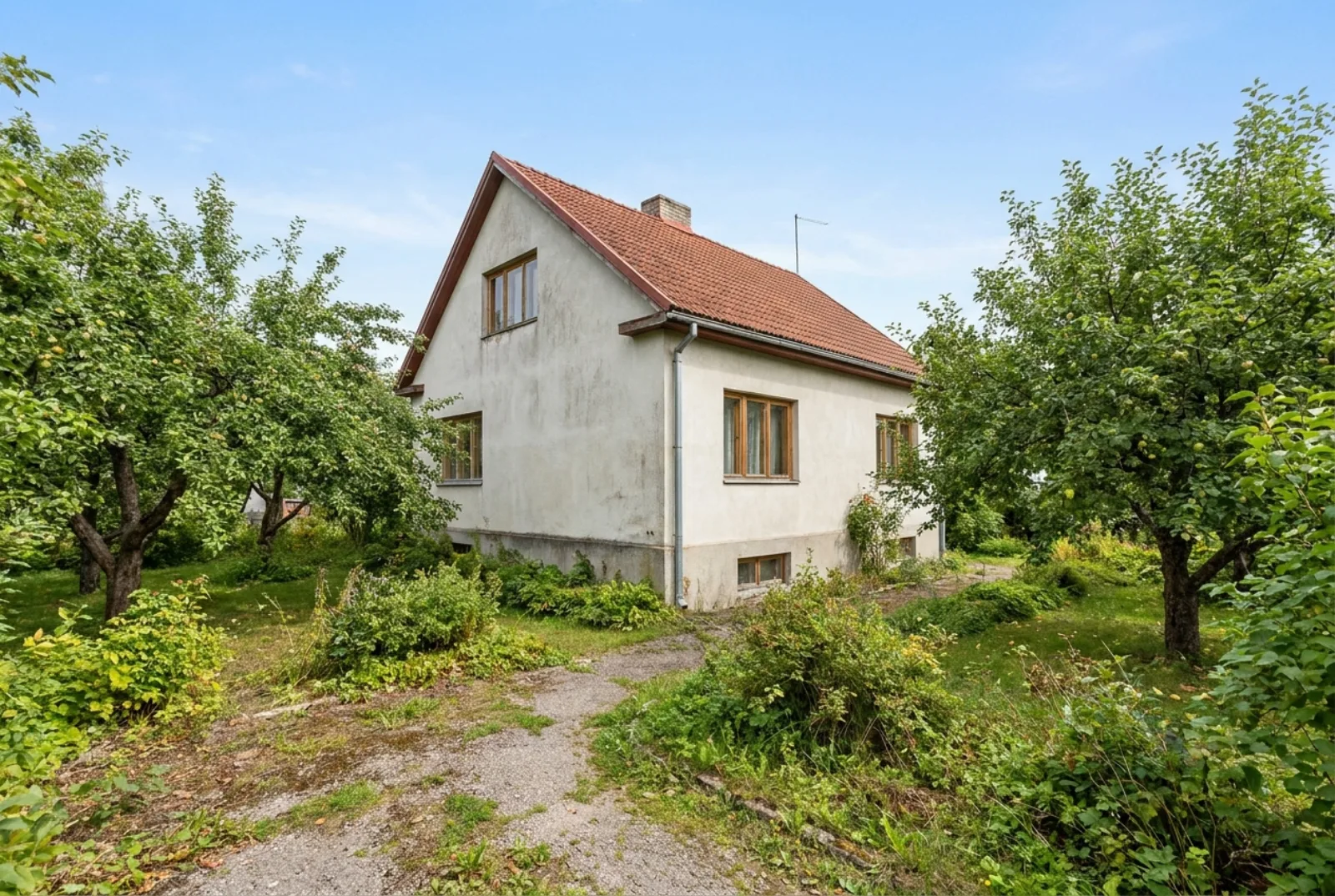 Renovation-project house on a Pirita slope